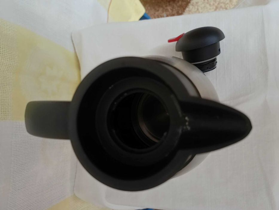 Термос 2 литра  новый