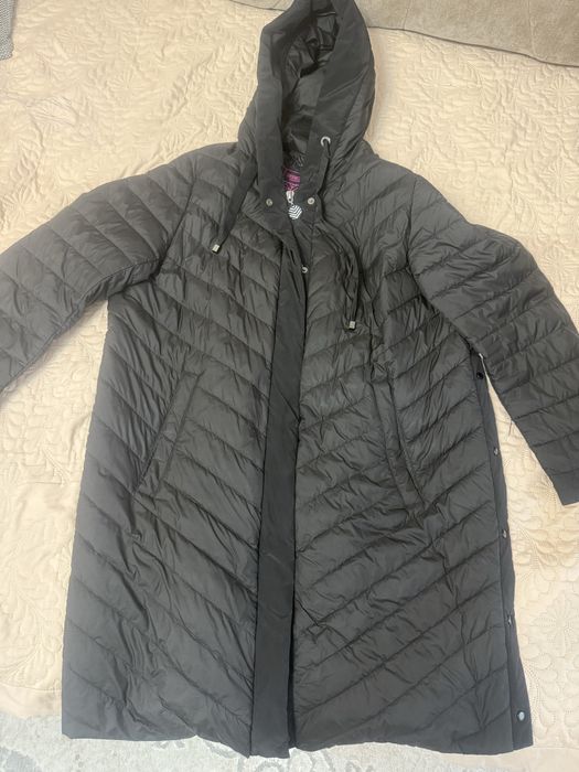Продам женскую, черную куртку 54-56 размера