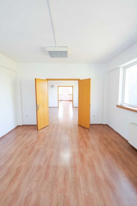 Cladire D + P + 1 + M 680 mp utili, curte 500 mp, 7 locuri parcare