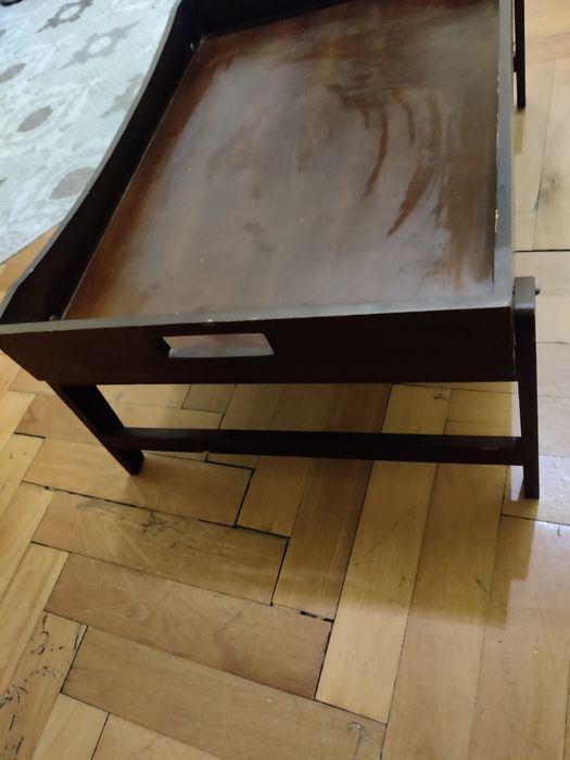 Много интересна ниска маса