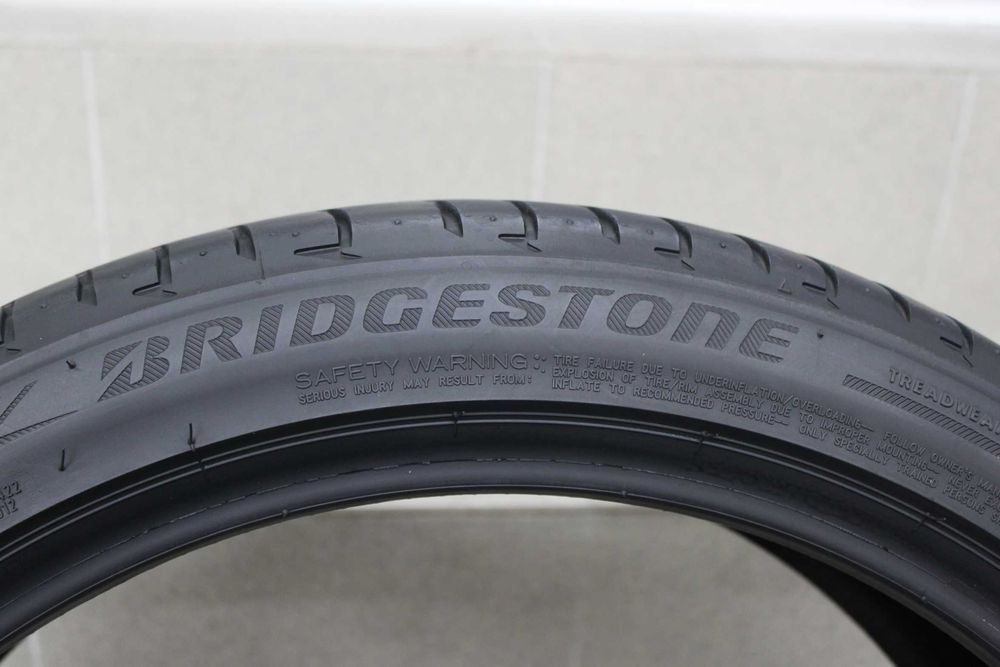 215/45-20 Bridgestone BMW i8