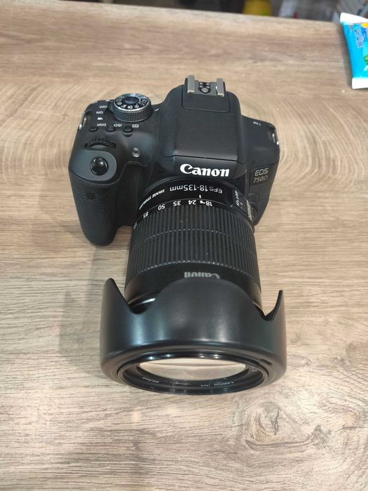 Canon 750d + обектив canon 18-135 mm.