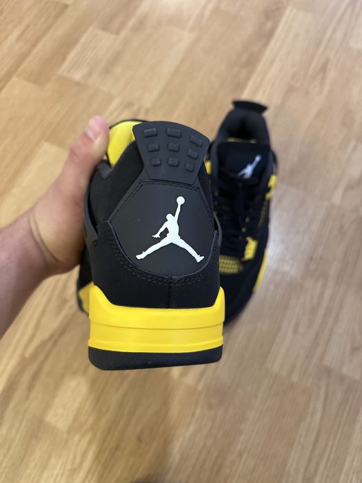 Jordan 4 Bolt.
