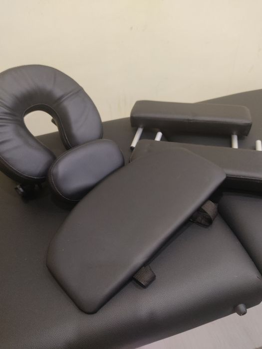 Масажна кушетка с всички аксесоари