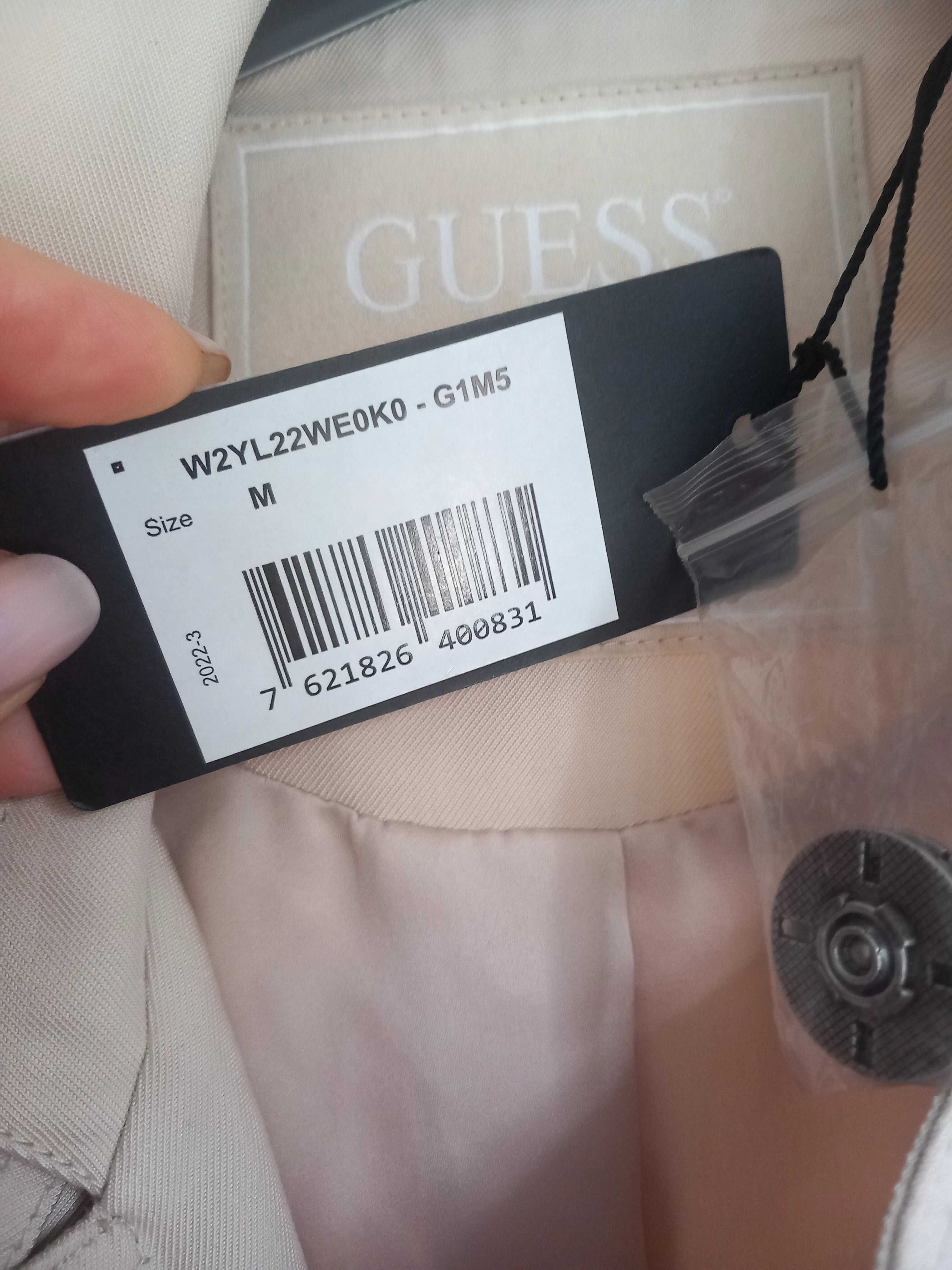 Нов тренчкот на Guess
