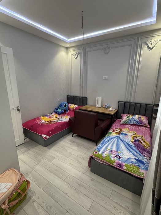 hovli 1.5 sotih 5 xona+terasa