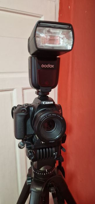 Canon EOS 250D + 5 обектива