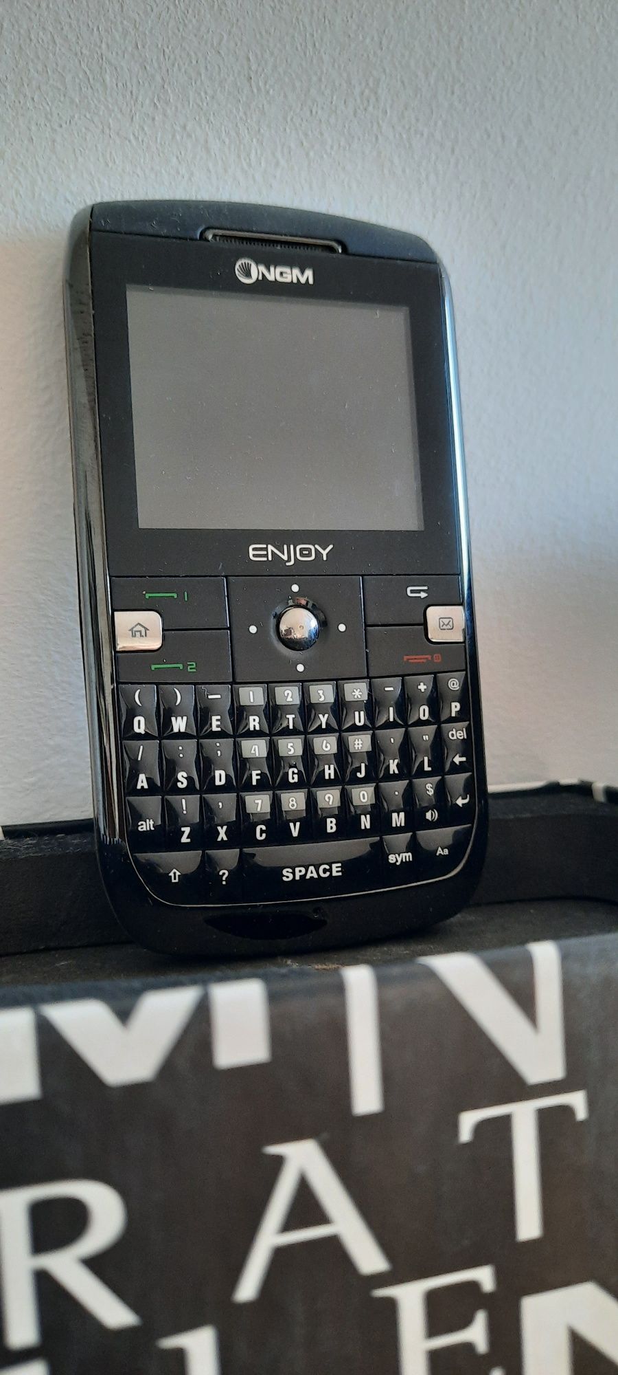 Telefon NGM qwerty