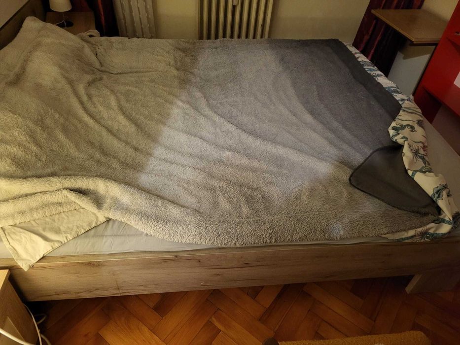 Pat matrimonial 160x200 si 2 noptiere + saltea
