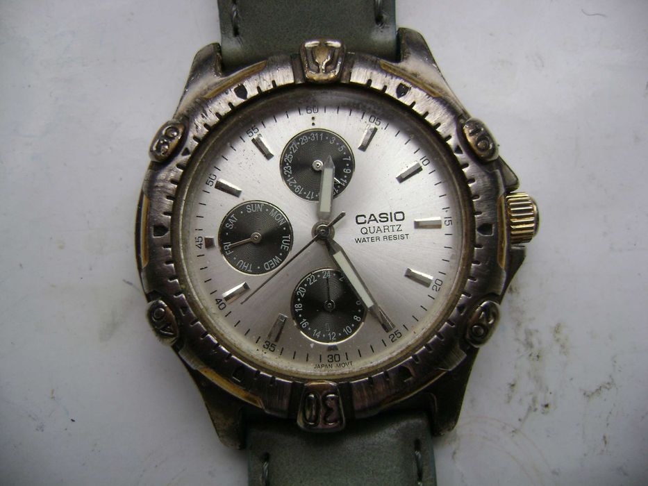 Продавам 5 броя кварцови часовника Swatch и Casio