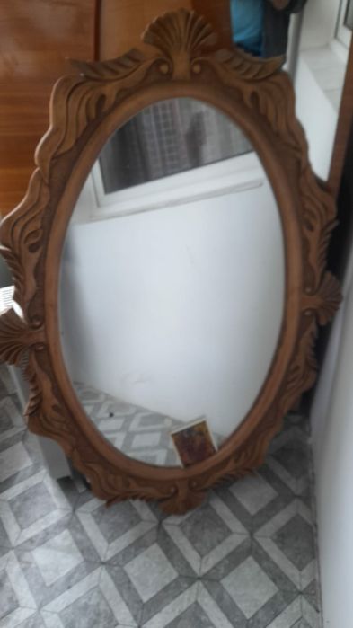 Oglinda ovala scluptata