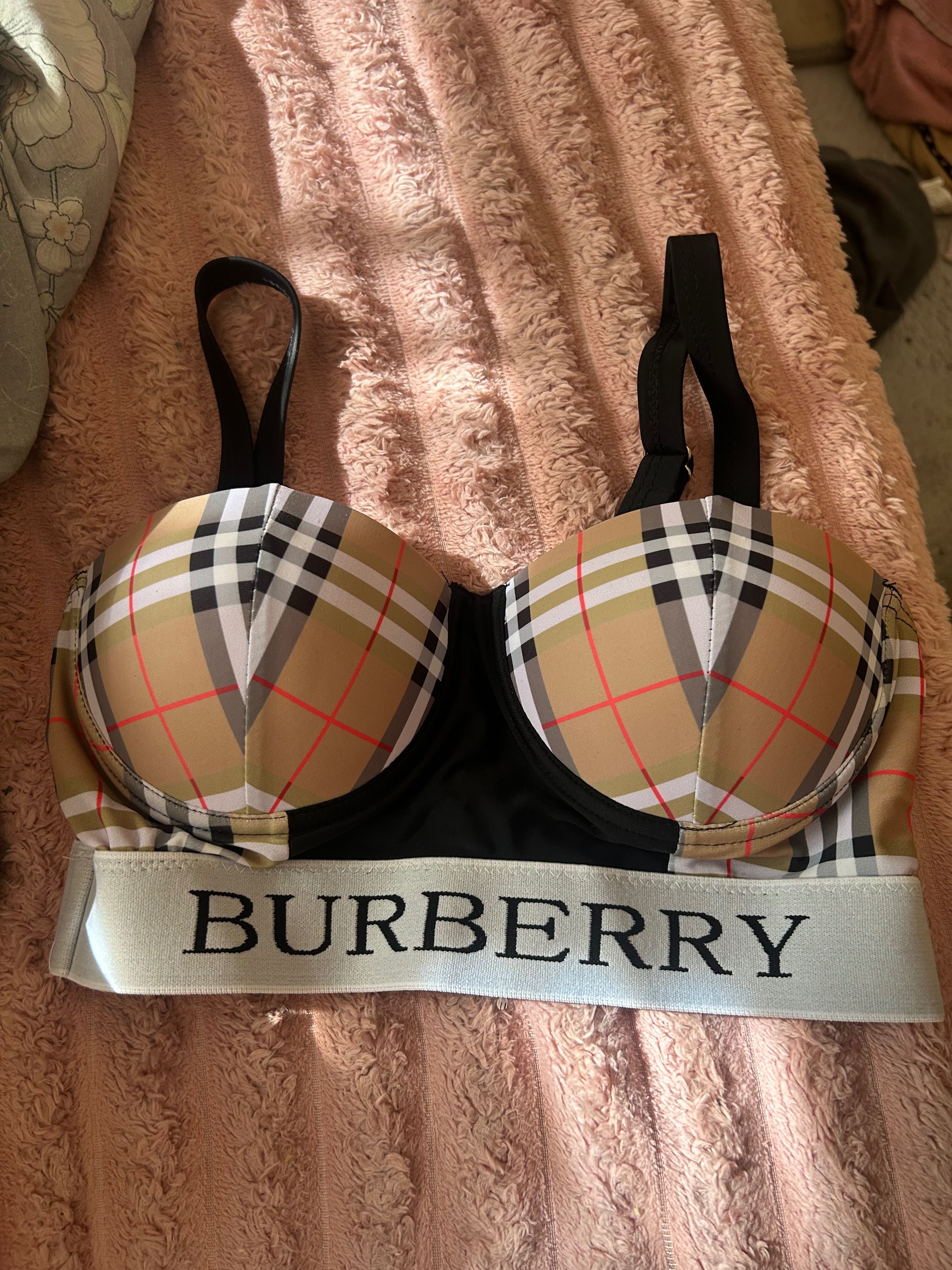 Бански BURBERRY ! ЧИСТО НОВ ! Банския никога не е носен! Xs-S размер