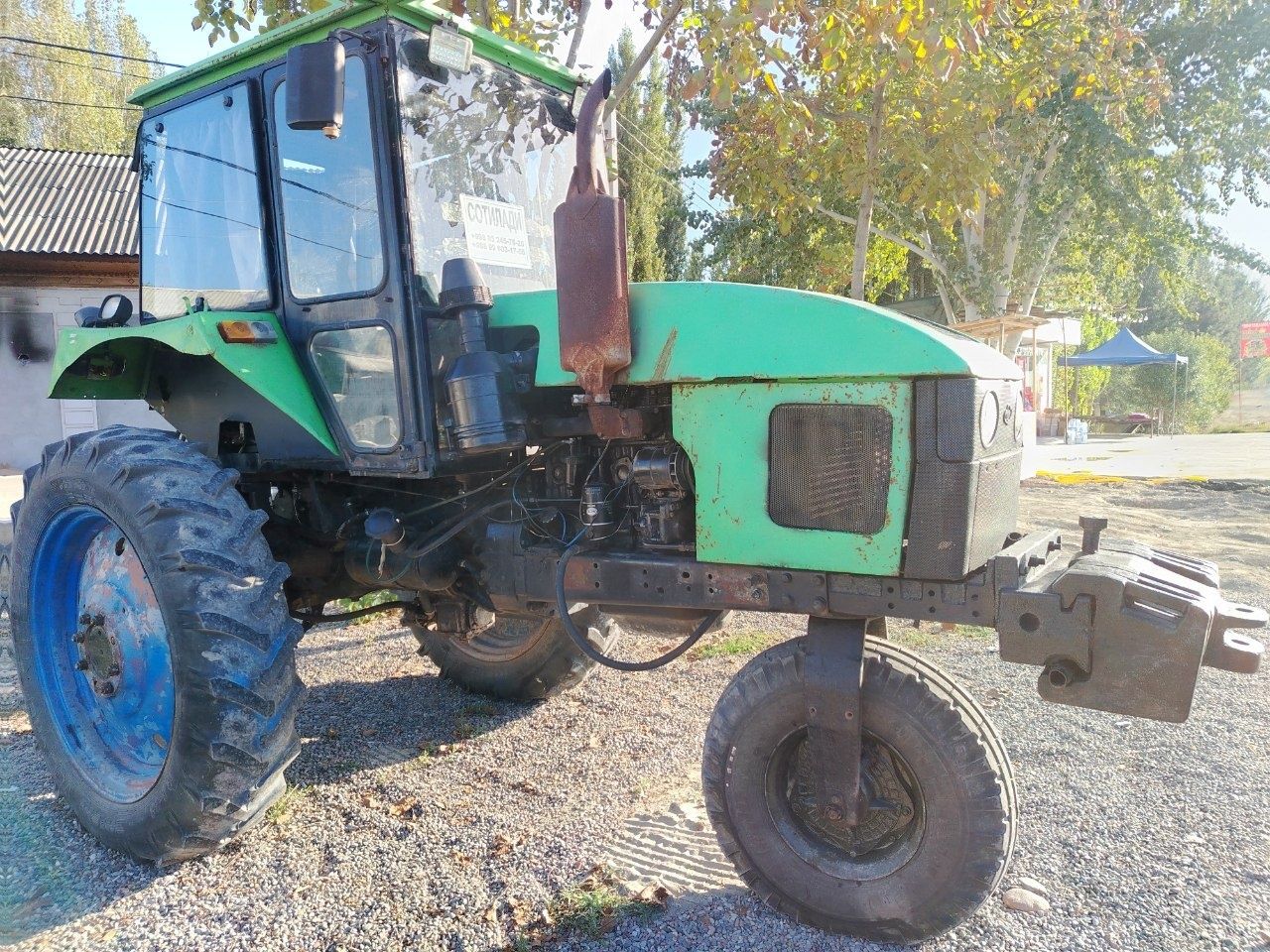 Traktor sotiladi