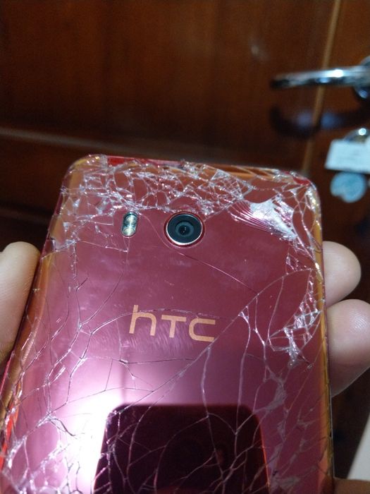 HTC U11-за части.