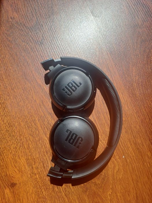 Продам наушники JBL520BT