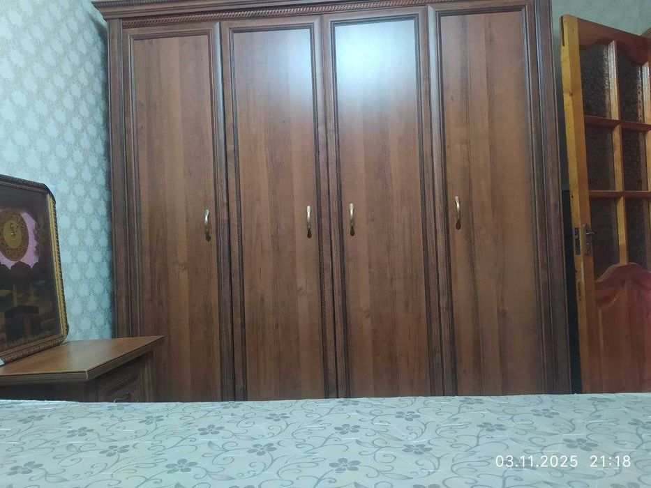 Мебель спальный комплект. Кровать, трюмо, шкаф