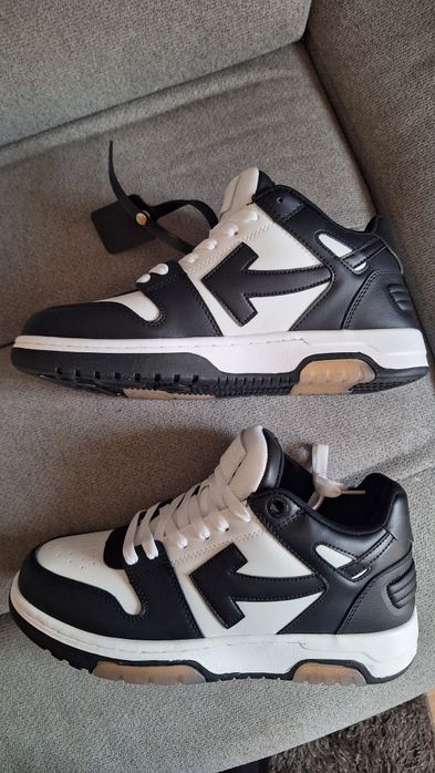 Adidasi Off-White Out Of Office negri