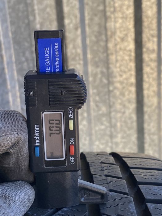 215/55/17 Зимни Континентал