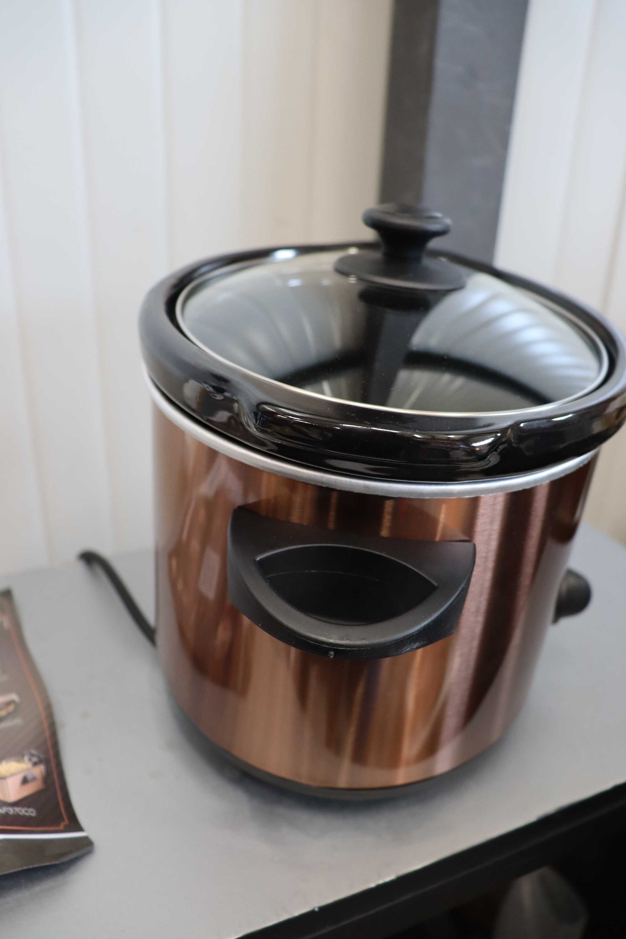 Уред за Бавно готвене с керамичен тиган и стъклен капак, 3,5L