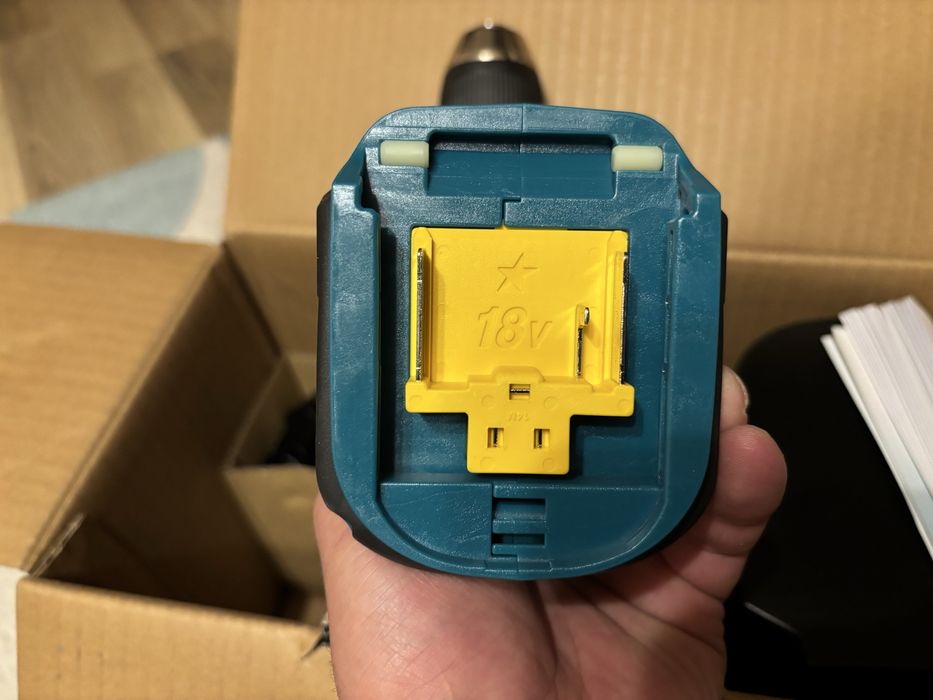 Makita DDF453SYX4 – Nouă, Nefolosită – 18V LXT, 2 baterii + încărcător