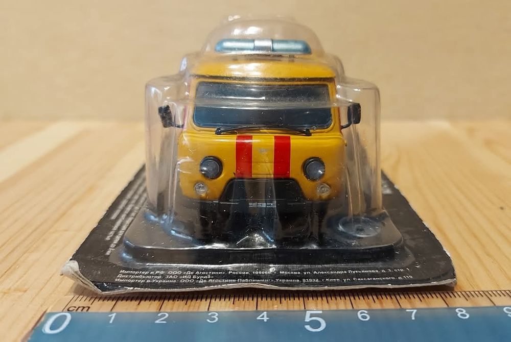 УАЗ-3909. Цена:25лв. (1/715). Мащаб 1:43, метал и пластм