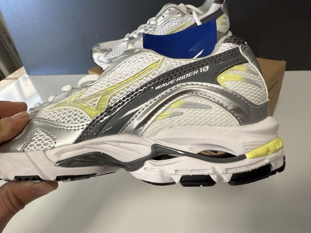 New Balance ML610TD и MIZUNO D1Ga2104 Wave Rider 10