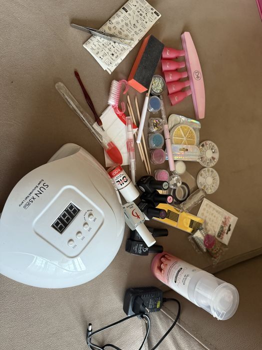 Комплект за маникюр / декорации