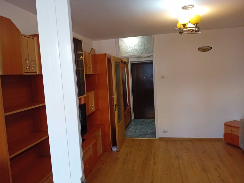 Închiriez garsonieră