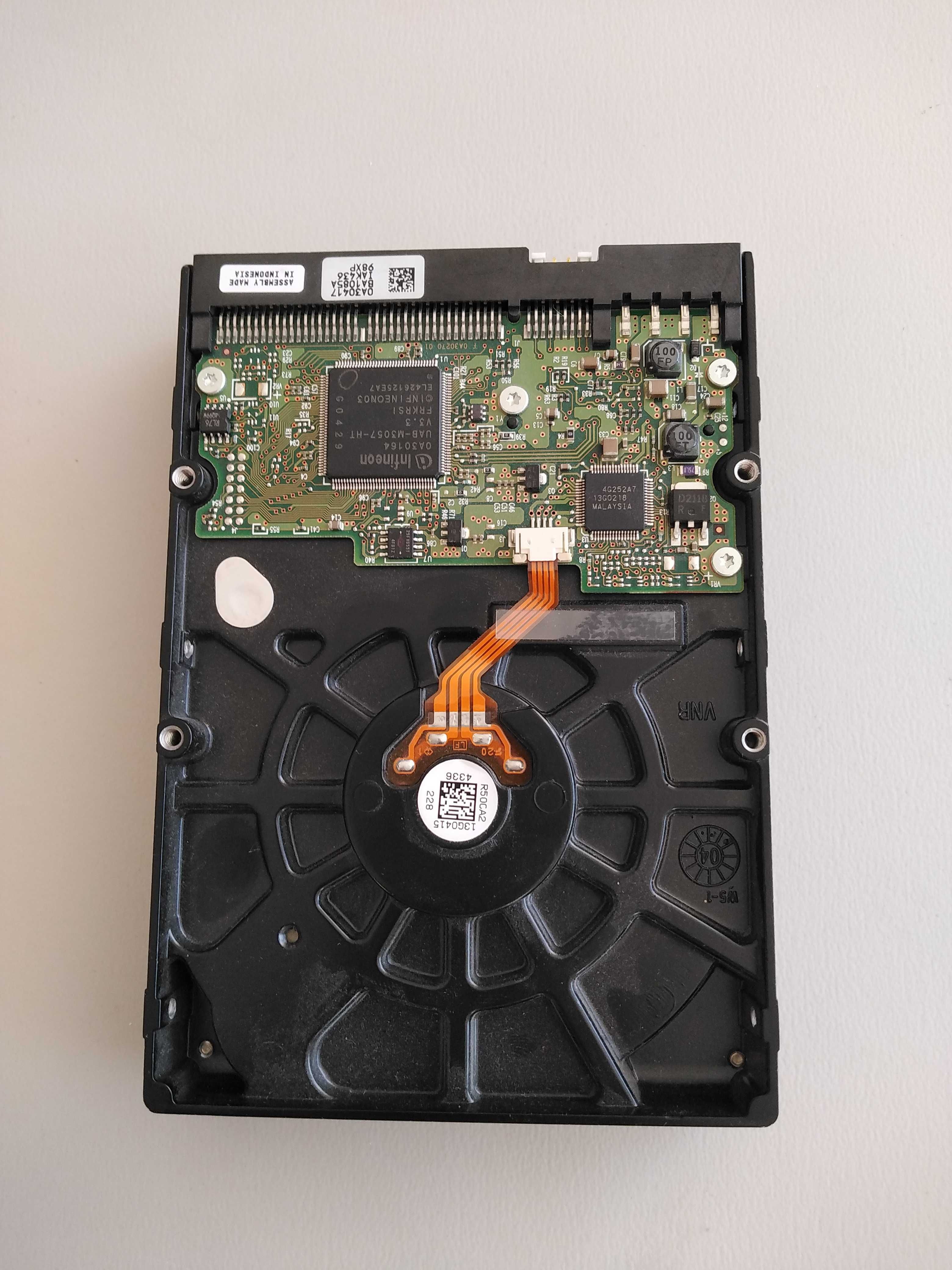 Хард дискове бързи 7200 rpm Seagate (200Gb) и Hitachi (80Gb)