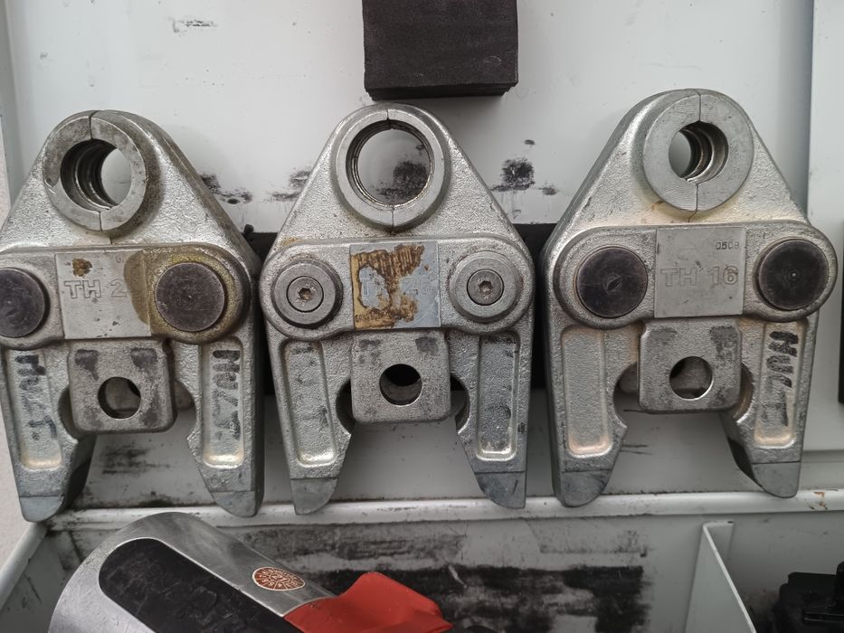 Presa sertizat novopress,2 baterii, încărcător , 3 bacuri th 16,20,26