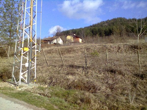 Парцел близо до Гложенски манастир в с. Малък извор общ.Ябланица обл.