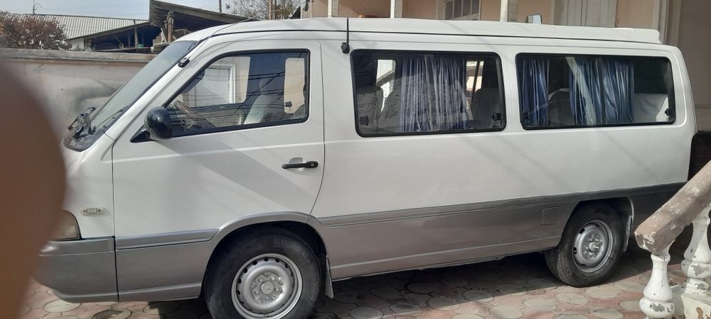 Istana sotiladi 2007 yil xolati yaxshi