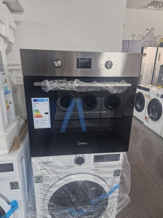 Фурна за вграждане Midea