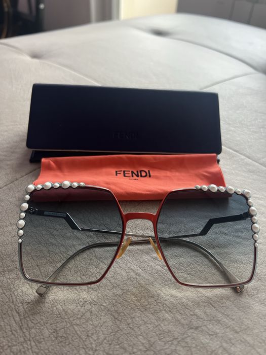 Слънчеви очила FENDI