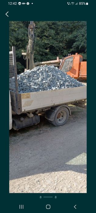 Nisip, balastru, piatra concasata, gunoi/balegar