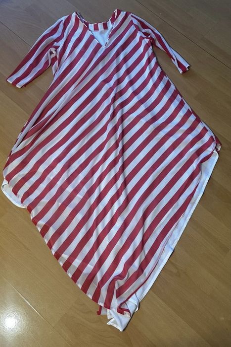 Rochie rosie vaporoasa