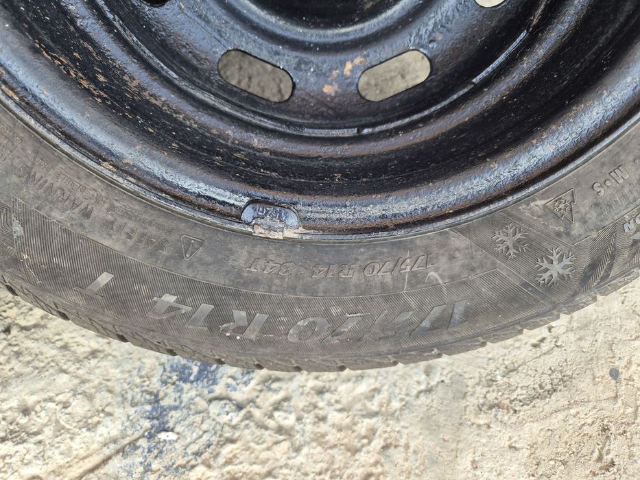Гуми с джанти 175/70/14 - 2бр. зимни