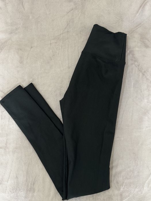 Продам женские леггинсы и бижутерия