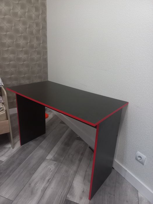 Продам стол б/у.