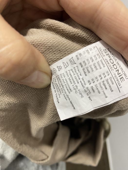 Pantaloni tip colanti