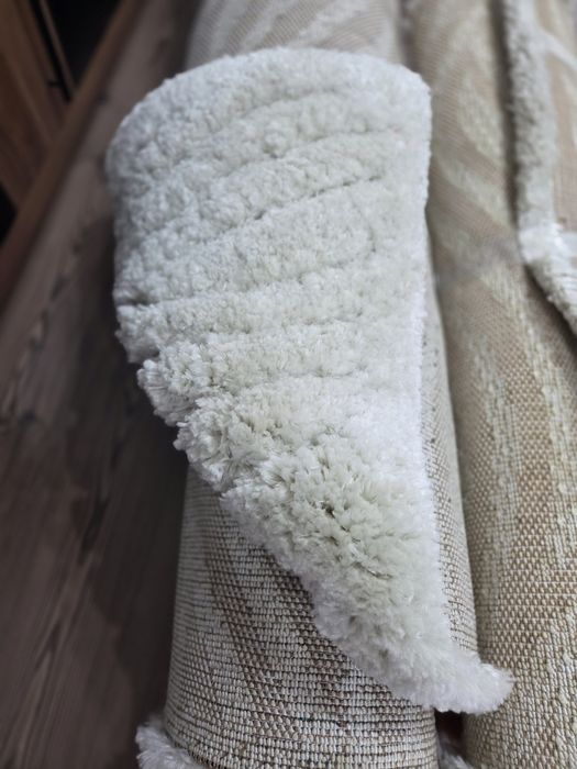 4 Covoare crem ,pufoase