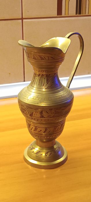 Vând vaza/ pocal alama vechi