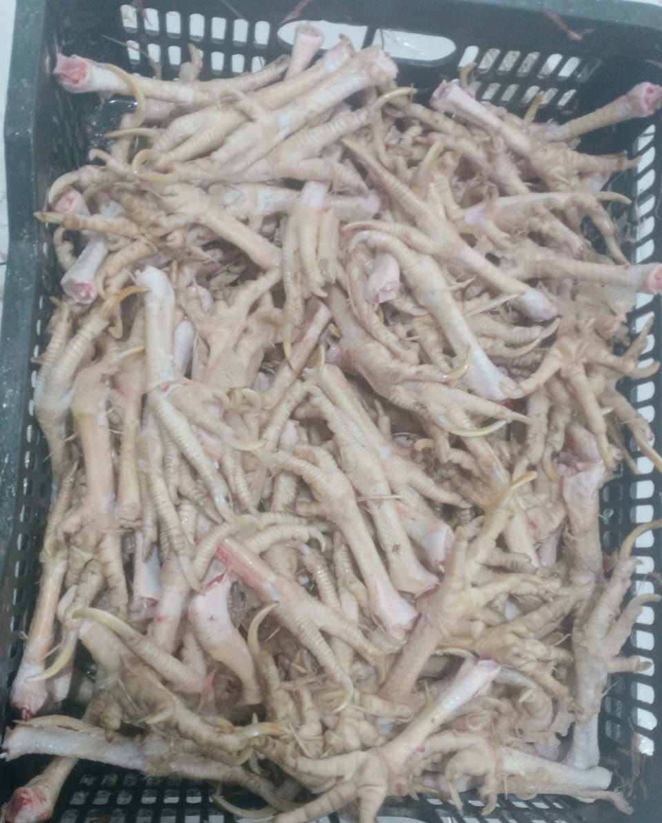 Продам куриные лапки.