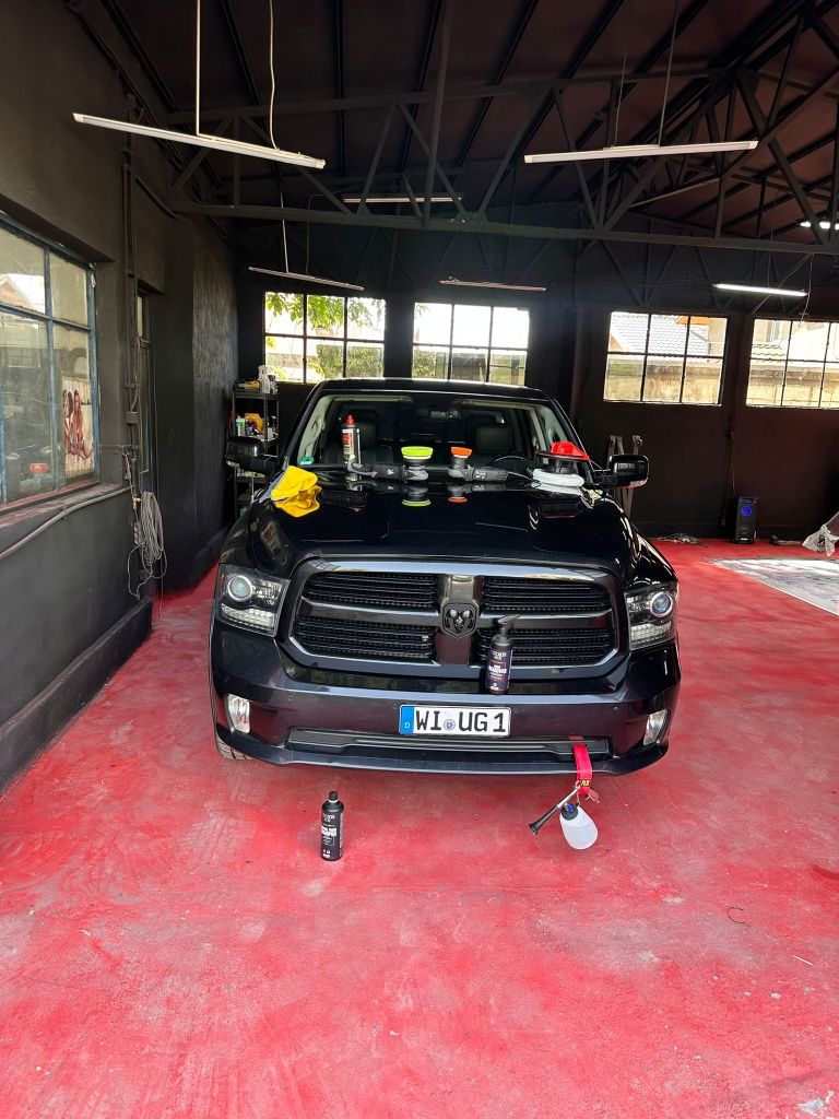 Detailing auto, servicii profesionale curatare interior polish  exteri