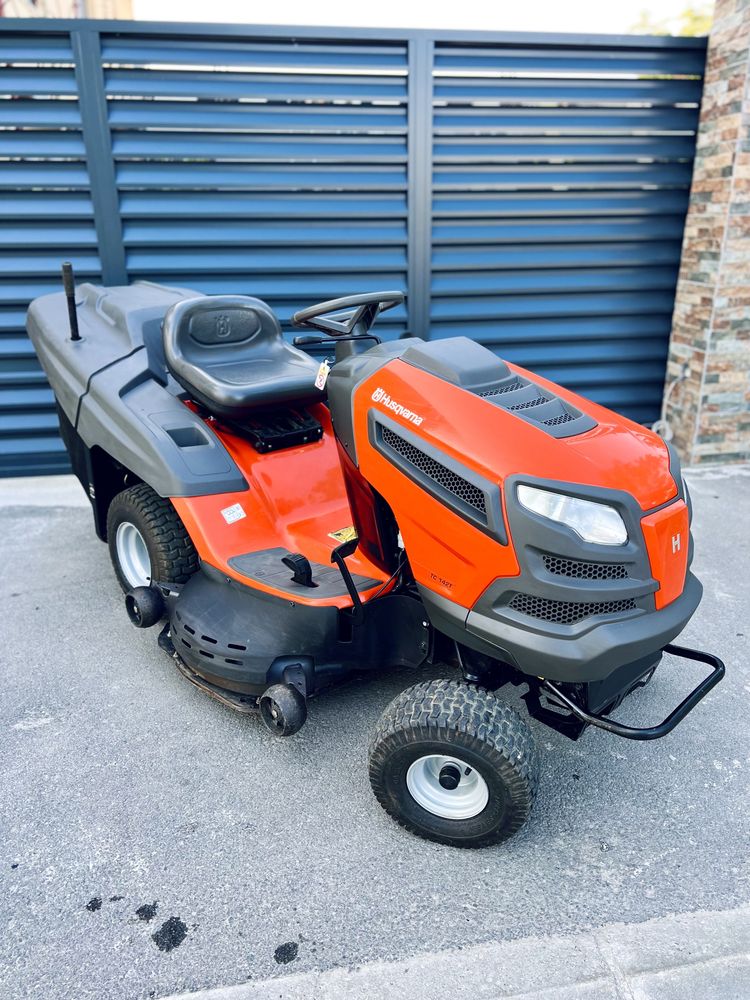 Masina de tuns Husqvarna Briggs&Stratton tractoras de tuns iarba