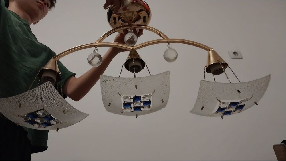 Продам люстру хорошую