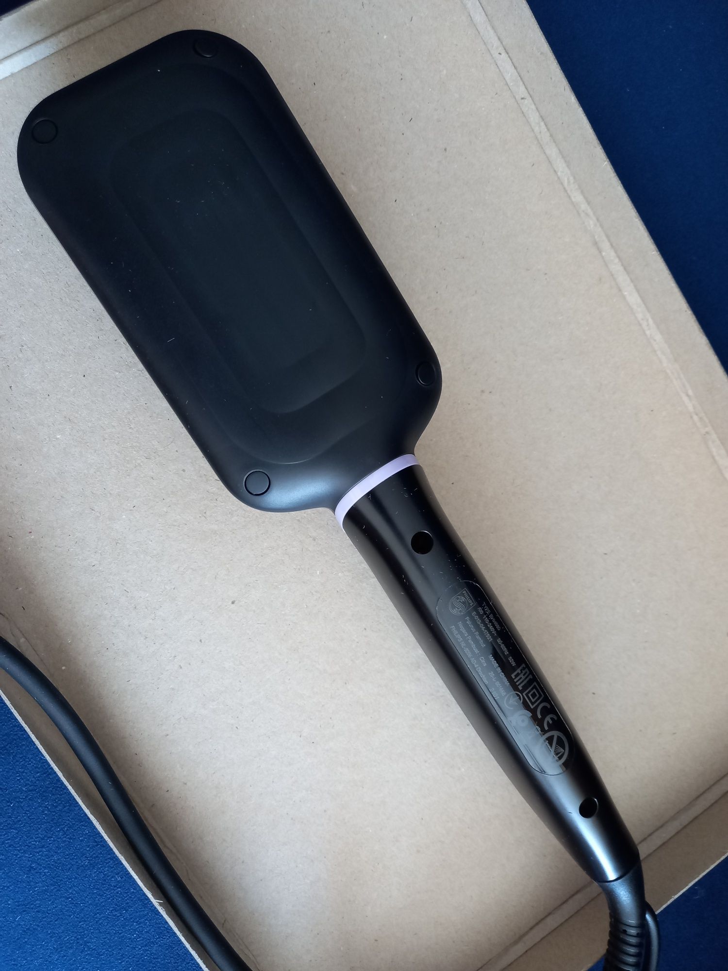 Philips изправяща четка за коса StyleCare Essential BHH880/00