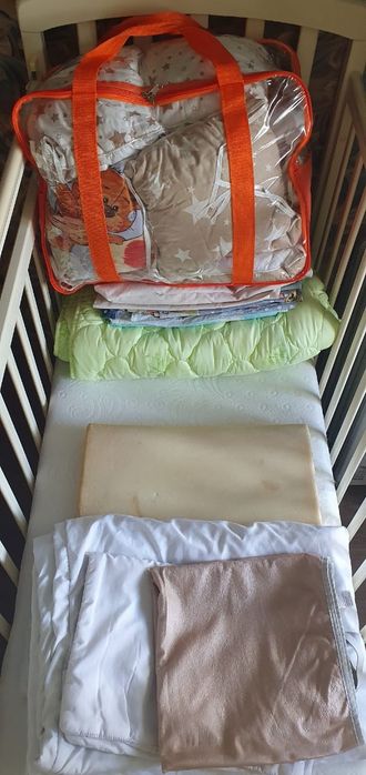 Детская кровать с полным комплектом