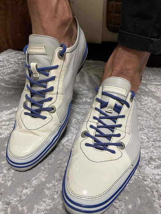 Pantofi sport albi lăcuiți