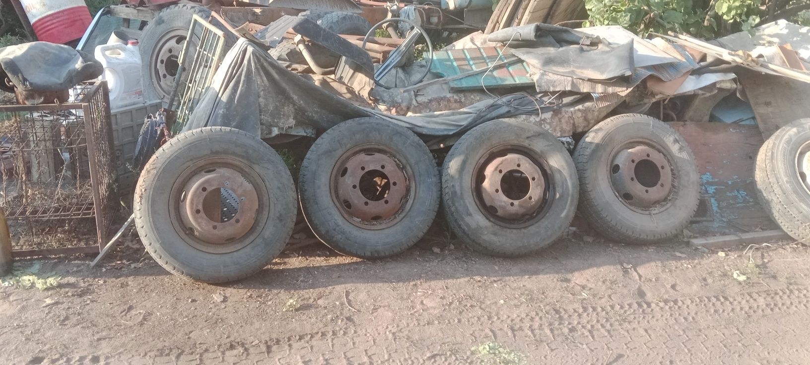 Продам диски и шины зил бычок